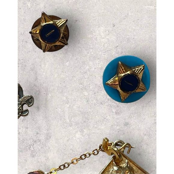 Boy, Cub and Girl Scout lot of vintage pins - Picture 7 of 9